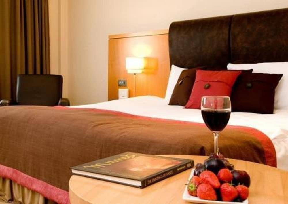 Prince Of Wales Hotel Athlone Bagian luar foto