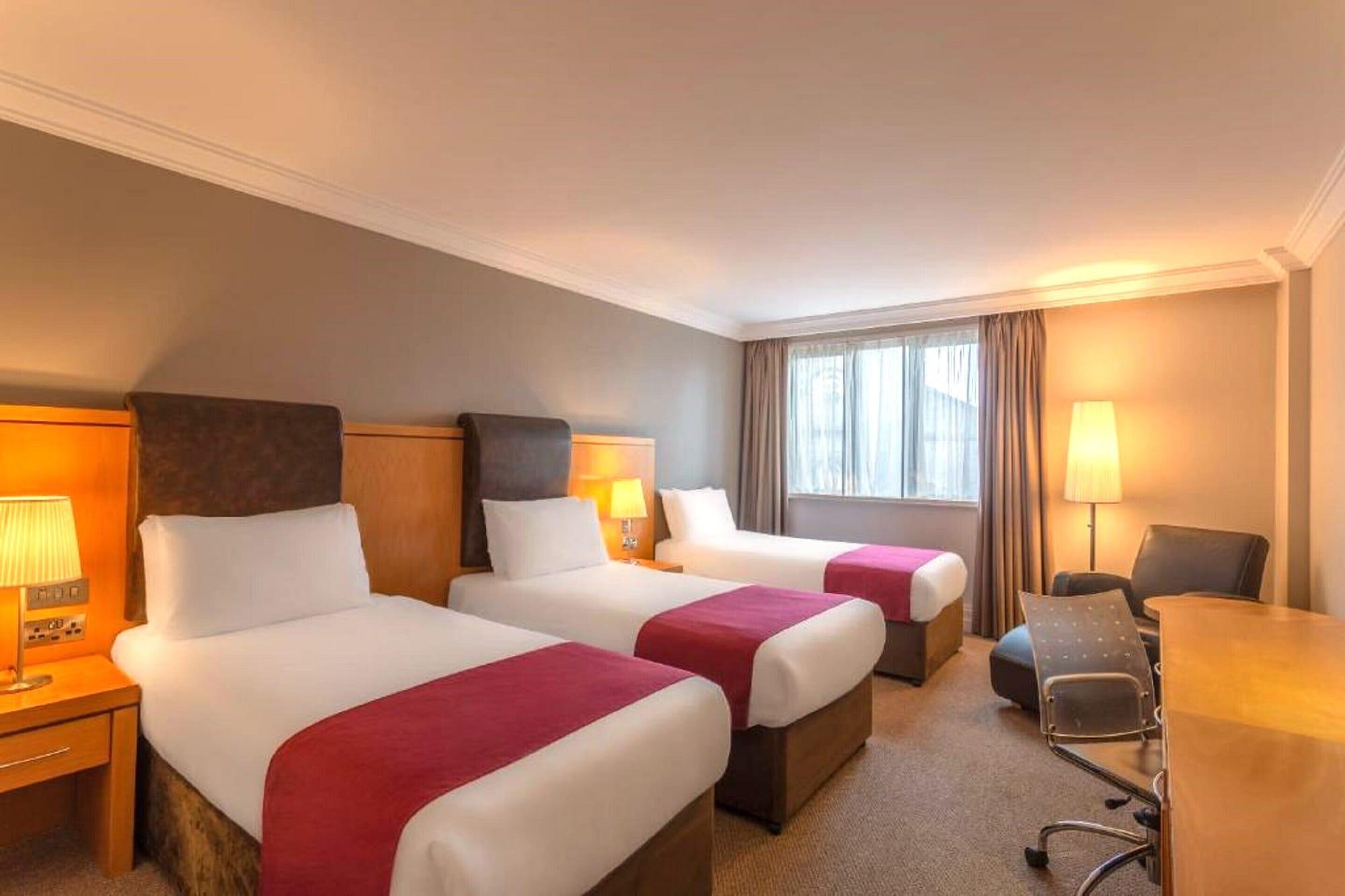 Prince Of Wales Hotel Athlone Bagian luar foto