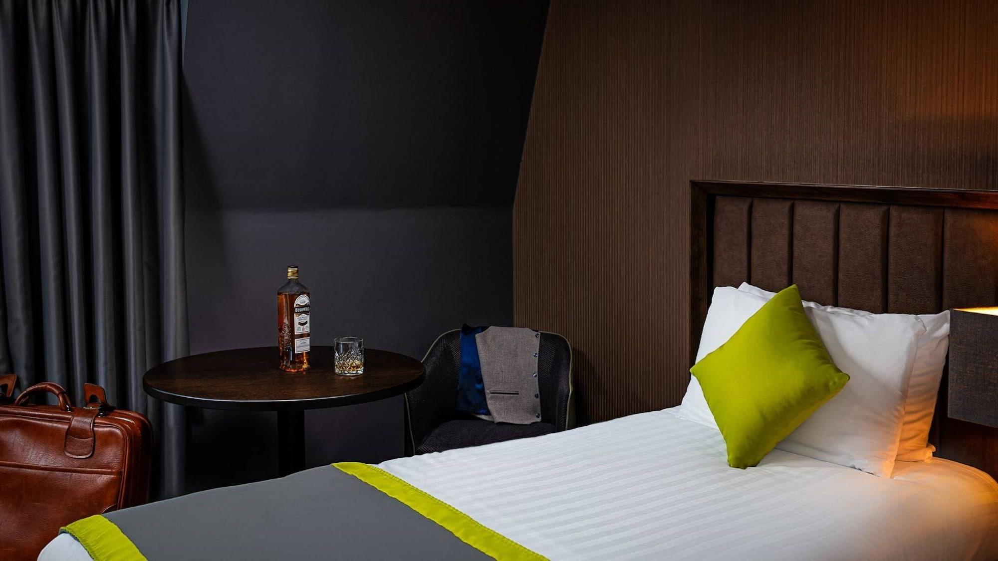 Prince Of Wales Hotel Athlone Bagian luar foto