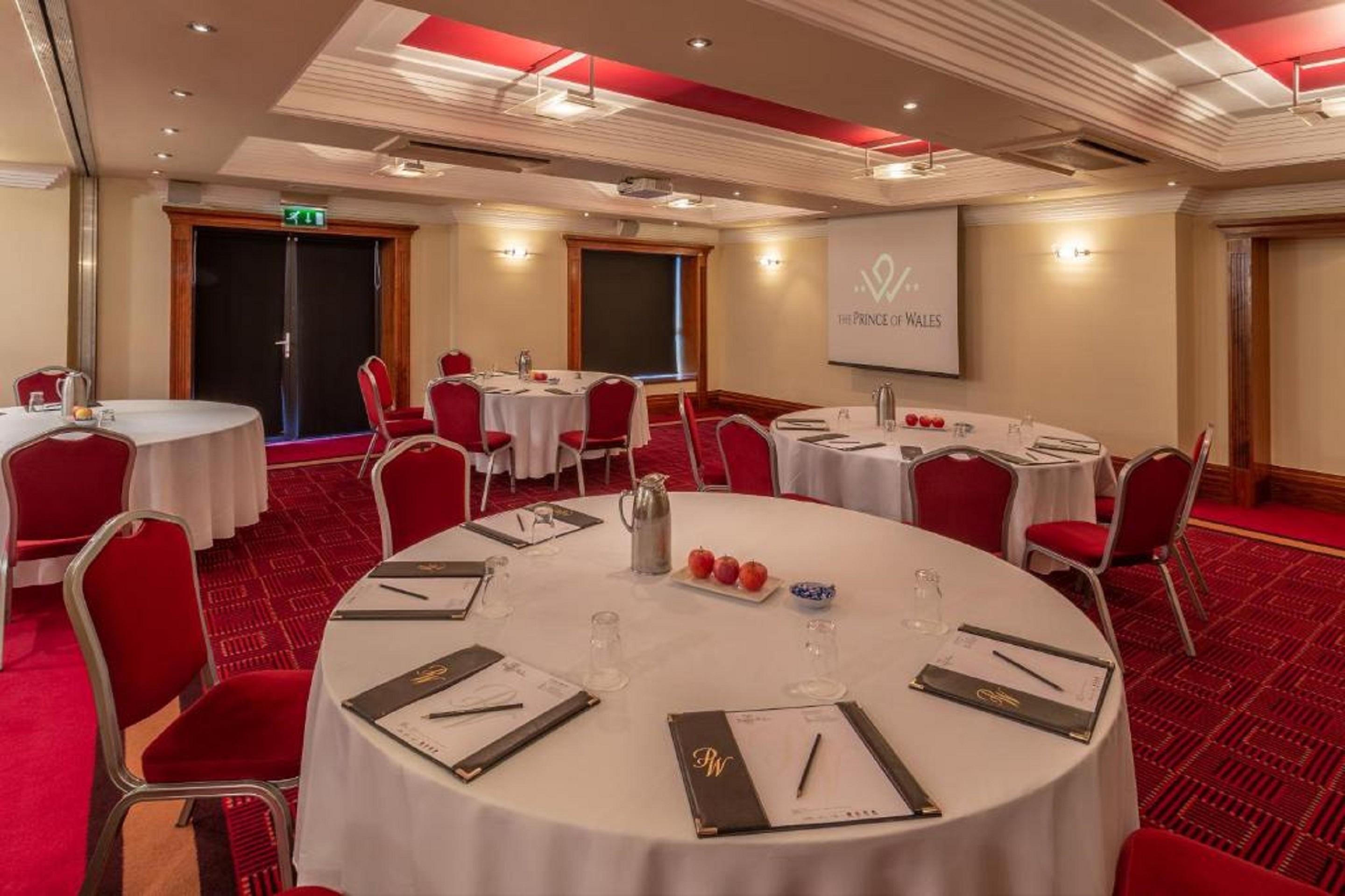 Prince Of Wales Hotel Athlone Bagian luar foto