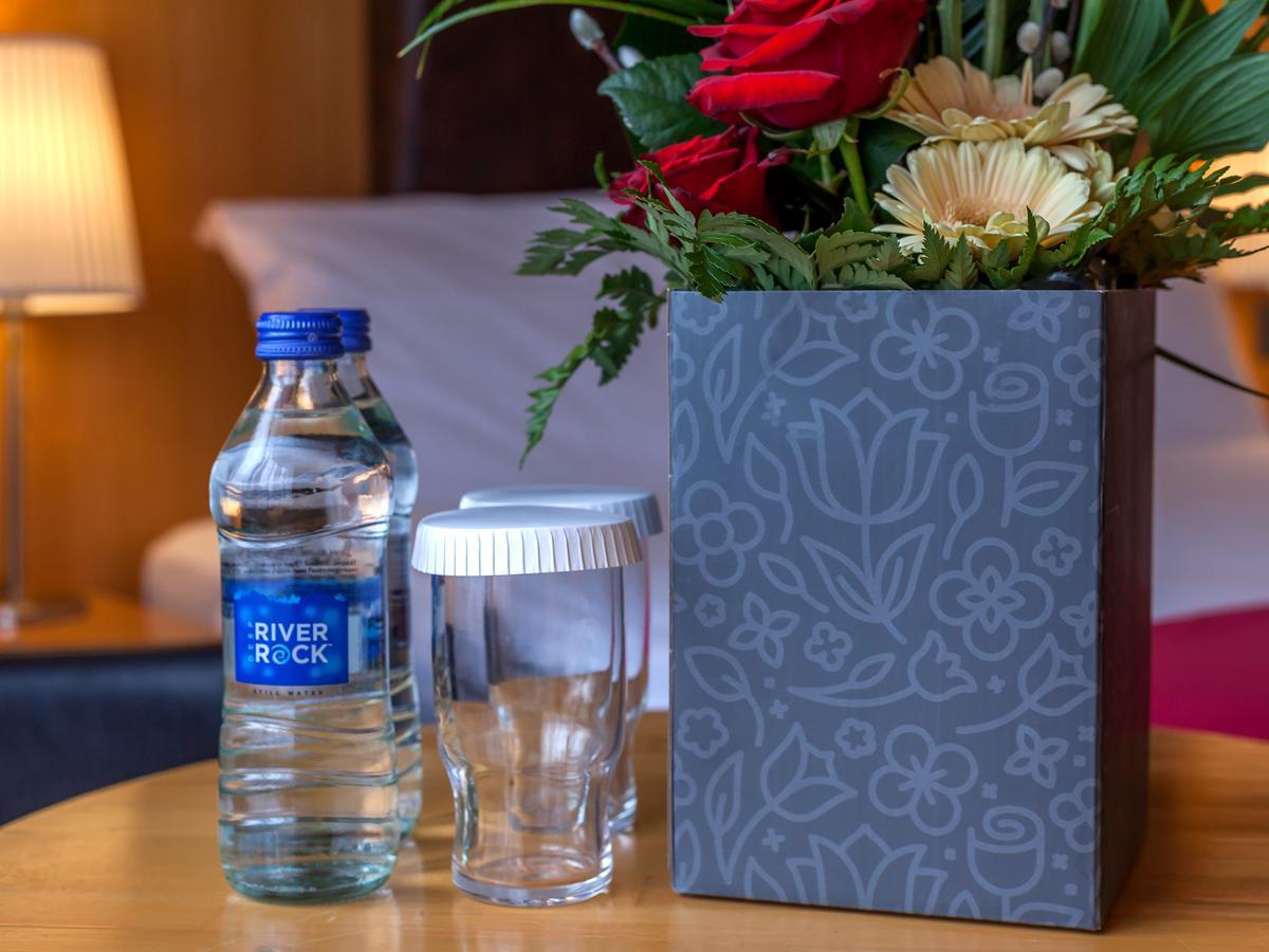 Prince Of Wales Hotel Athlone Bagian luar foto